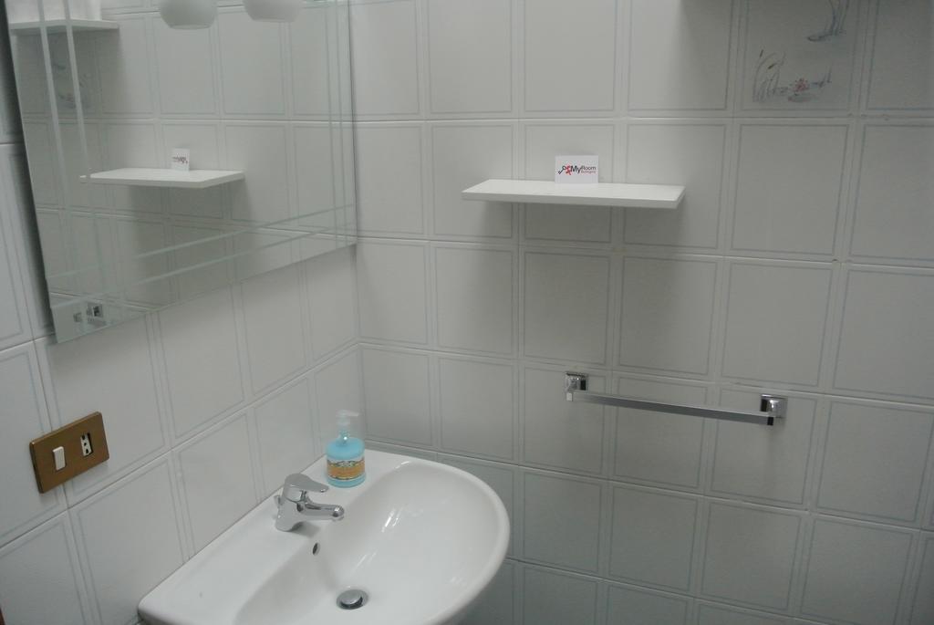 My Room Centereco Bologna Bagian luar foto